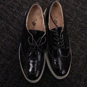 Black Oxfords Glossy with White